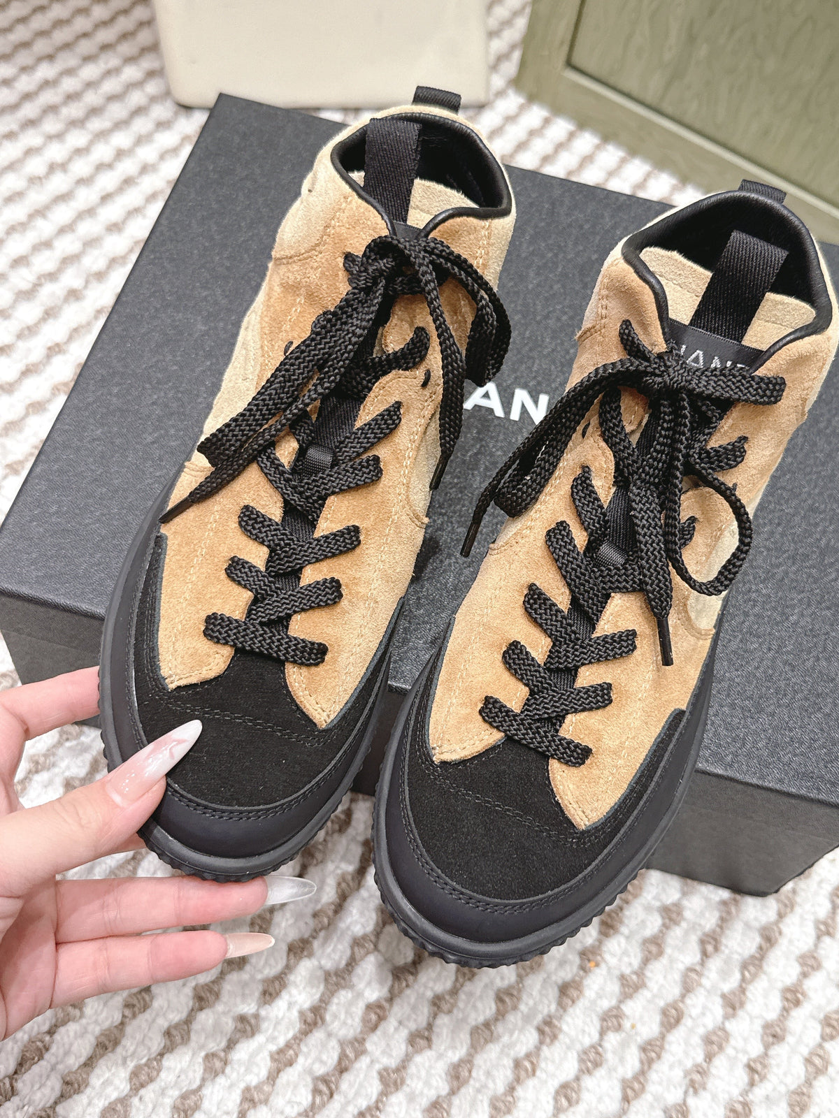 CHANEL 25S HIGH-TOP SNEAKERS IN BLACK AND BROWN CALFSKIN AND SUEDE